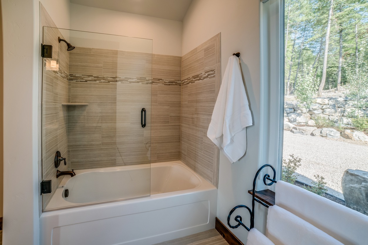 Shower & Tub Repair in El Mesquite